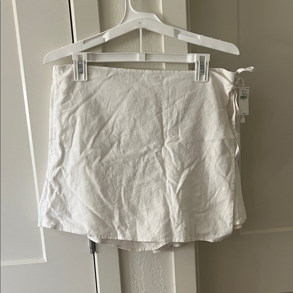NWT Old Navy White Wrap Skort